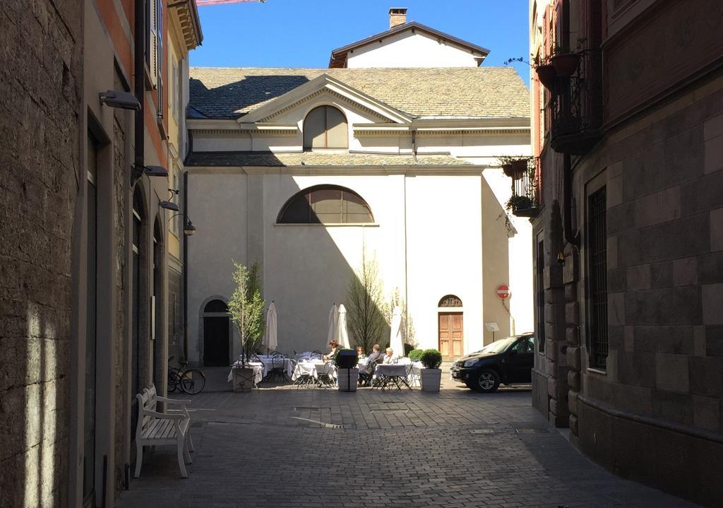 Ancient Courtyard Bonanomi In Como Historic Centre Pokój zdjęcie