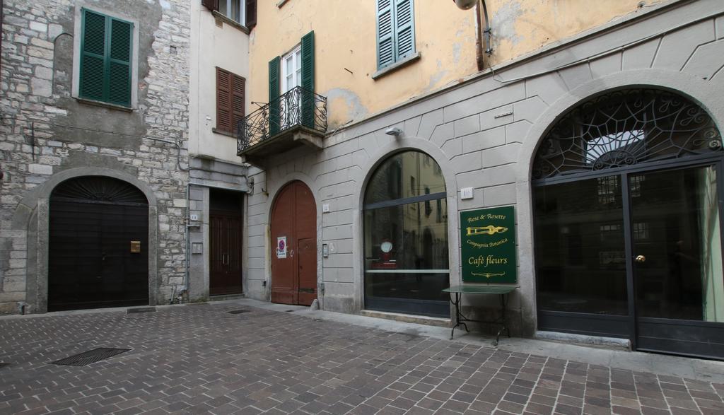 Ancient Courtyard Bonanomi In Como Historic Centre Zewnętrze zdjęcie